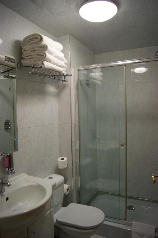 Westpoint Hotel Лондон Екстериор снимка