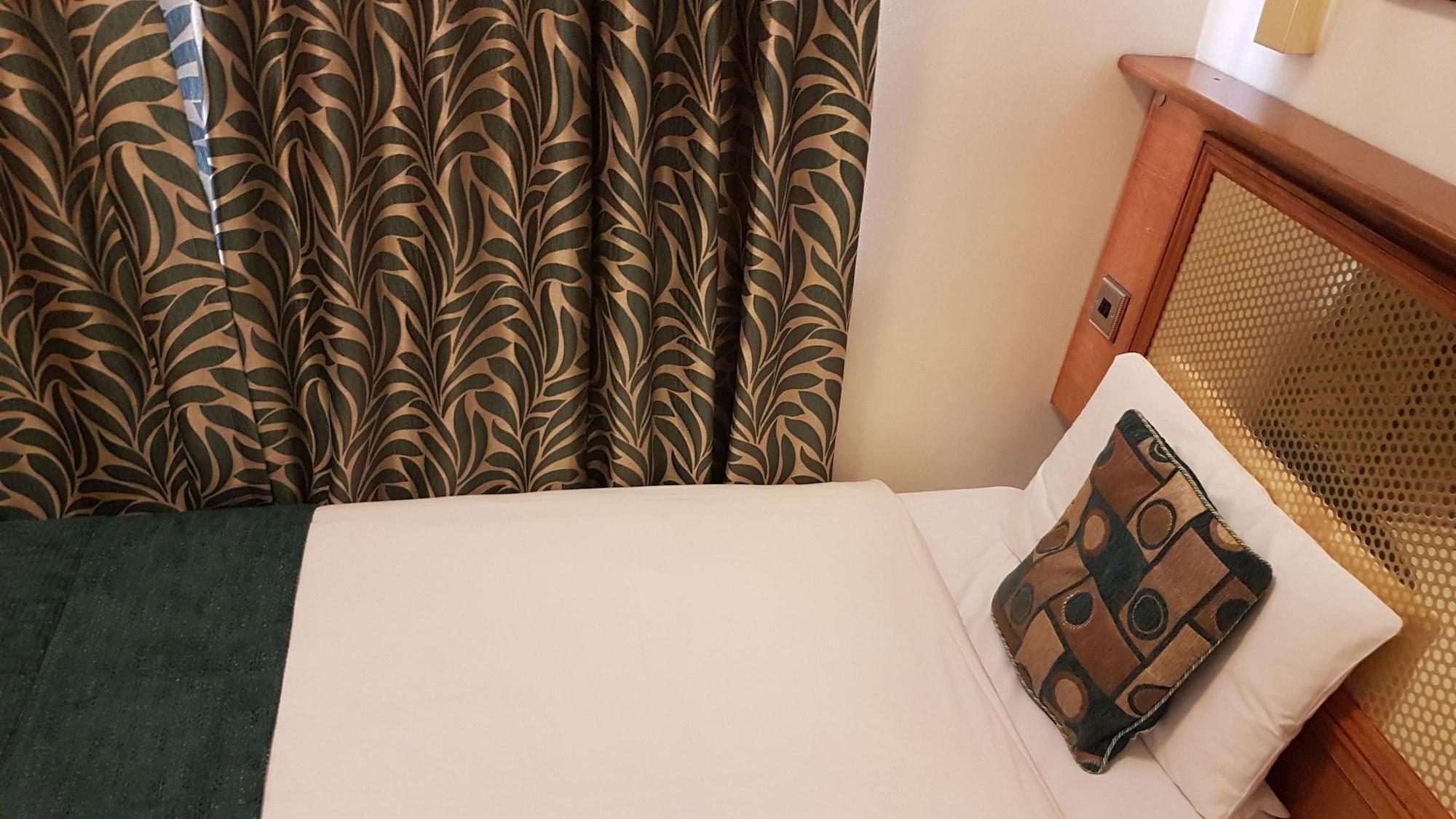 Westpoint Hotel Лондон Екстериор снимка